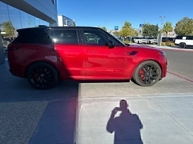 Used 2025 Land Rover Range Rover Sport Dynamic SE AWD/4WD image 4