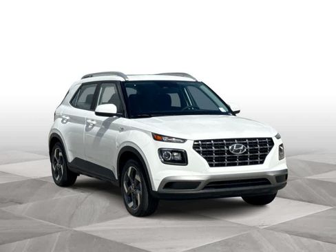 New 2026 Hyundai Venue SEL FWD image 2