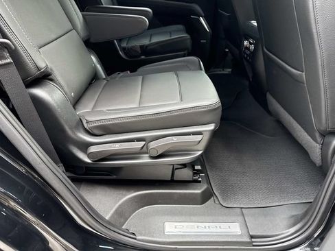 Used 2023 GMC Yukon Denali w/ Advanced Technology Package AWD/4WD image 55