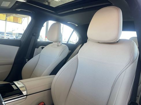 Used 2025 Mercedes-Benz C 300 4MATIC Sedan image 18
