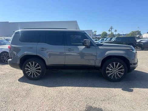 Used 2025 Lexus GX 550 w/ Accessory Package (Z1) AWD/4WD image 4