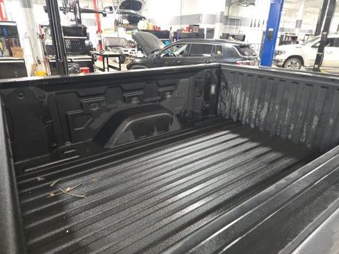 Used 2020 Chevrolet Silverado 1500 Custom w/ Custom Value Package image 12