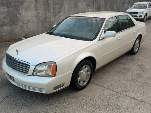 Used 2001 Cadillac De Ville w/ Comfort/Convenience Pkg FWD image 2