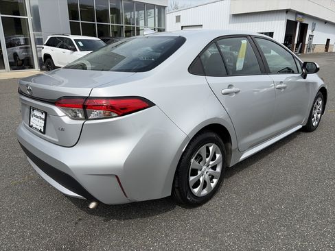 Used 2022 Toyota Corolla LE FWD image 5
