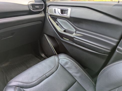 Used 2020 Ford Explorer ST w/ ST High-Performance Pack image 11
