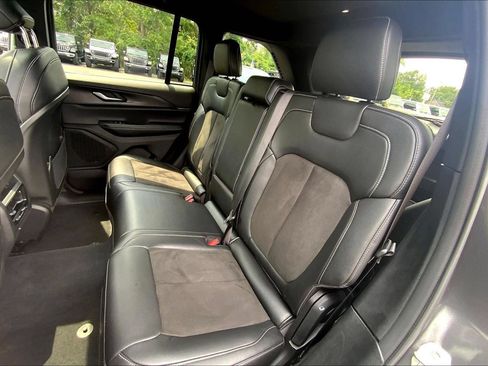 Certified 2023 Jeep Grand Cherokee Altitude AWD/4WD image 19