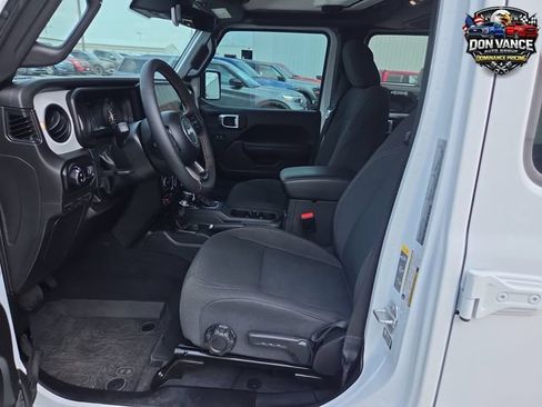 Used 2024 Jeep Gladiator Sport AWD/4WD image 9