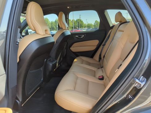 Used 2020 Volvo XC60 T5 Momentum w/ Protection Package AWD/4WD image 18