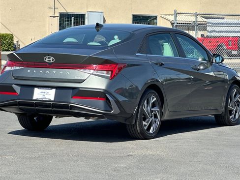 New 2026 Hyundai Elantra Limited FWD image 4