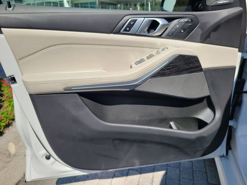 Used 2025 BMW X7 M60i AWD/4WD image 25