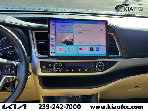 Used 2019 Toyota Highlander XLE FWD image 22