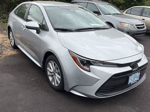 Used 2024 Toyota Corolla LE w/ LE Convenience Package FWD image 4