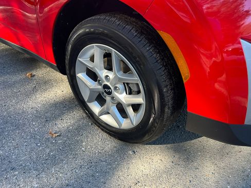 Used 2025 Kia Soul LX w/ LX Technology Package image 8