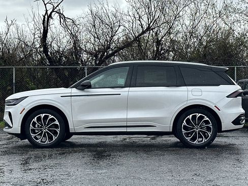 New 2026 Lincoln Nautilus Reserve image 6