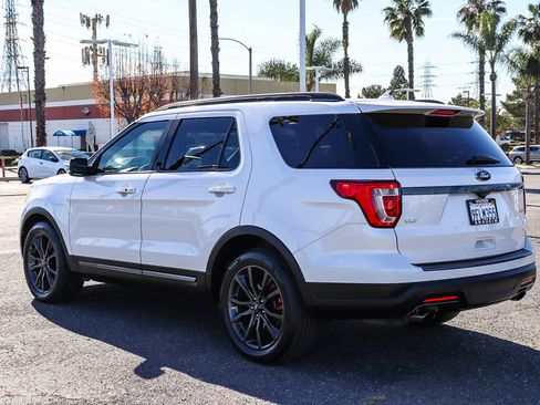 Used 2018 Ford Explorer XLT w/ Equipment Group 202A image 8