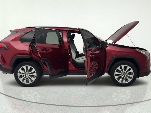 Used 2021 Toyota RAV4 XLE Premium FWD image 35