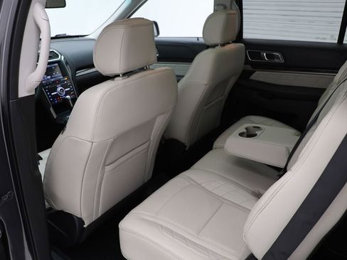 Used 2016 Ford Explorer Platinum image 10