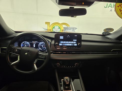 Used 2024 Mitsubishi Outlander SE Black Edition image 14