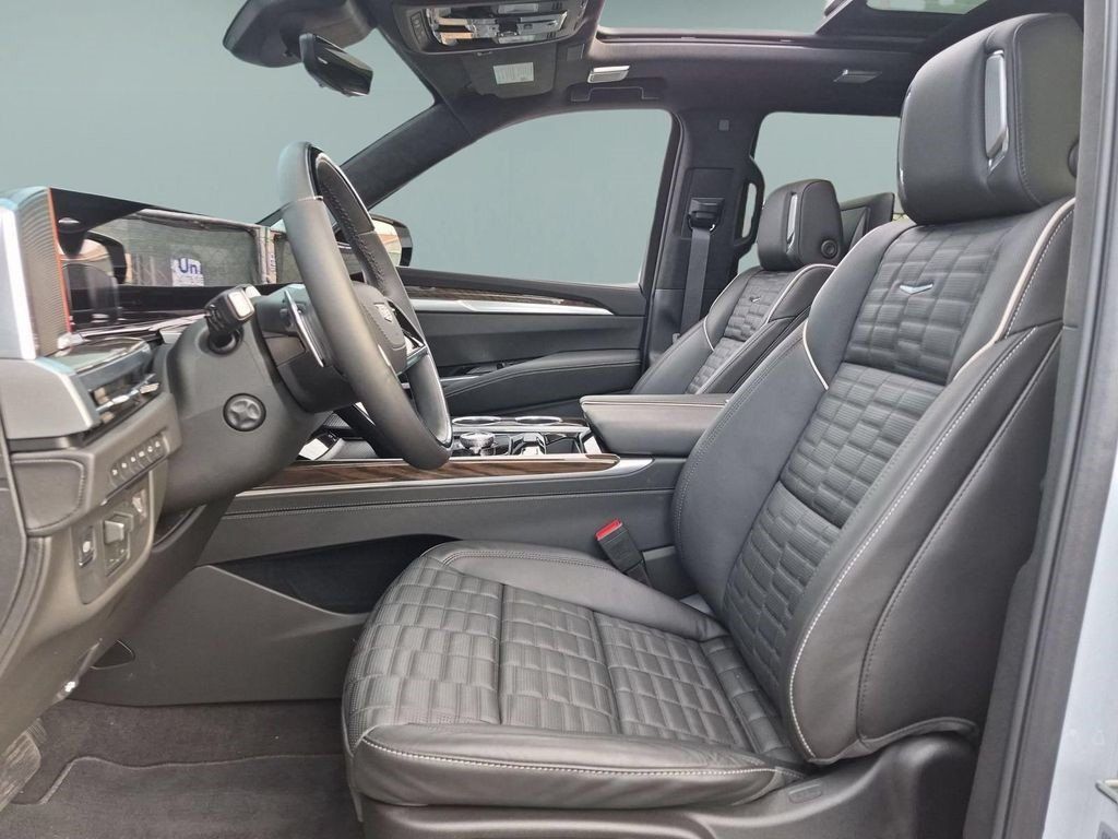 Certified 2026 Cadillac Escalade Platinum Sport w/ LPO, ONYX Package AWD/4WD image 18