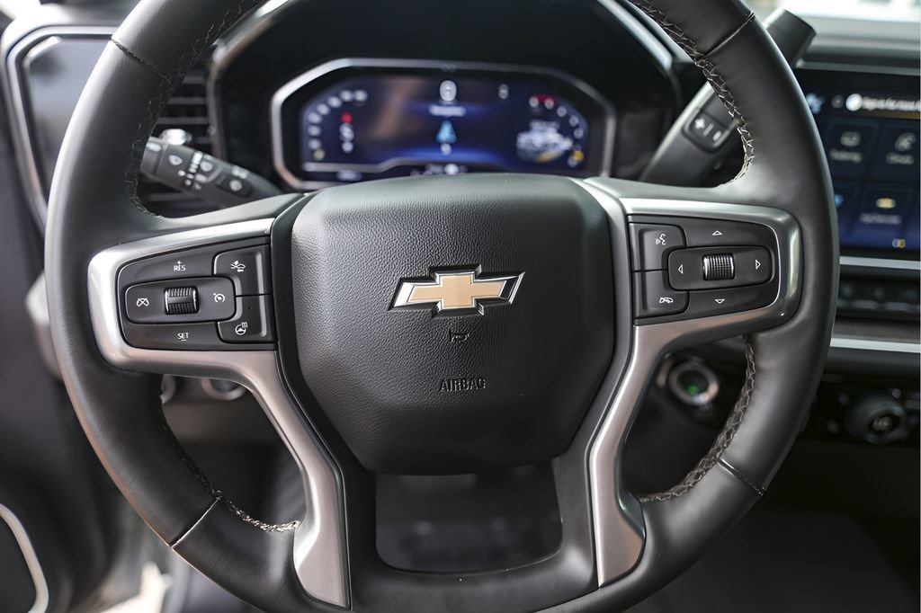 Used 2025 Chevrolet Silverado 2500 LTZ AWD/4WD image 15