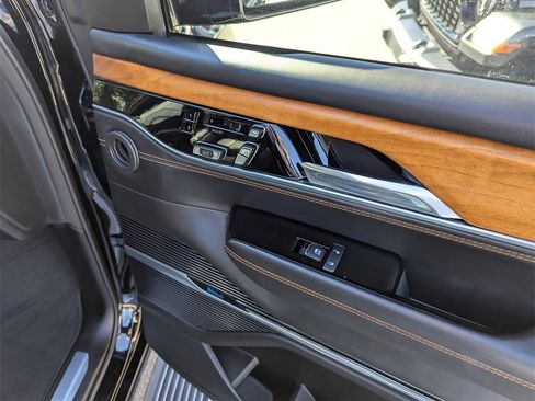 Used 2022 Jeep Grand Wagoneer Series III image 41