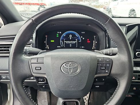 Used 2025 Toyota Camry SE image 19
