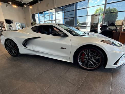 Used 2023 Chevrolet Corvette Stingray Premium Cpe w/ Z51 Performance Package RWD image 3