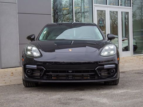 Used 2023 Porsche Panamera GTS w/ Premium Package image 2