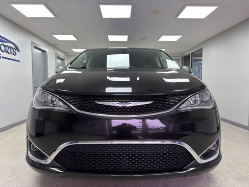 Used 2019 Chrysler Pacifica Limited FWD image 6