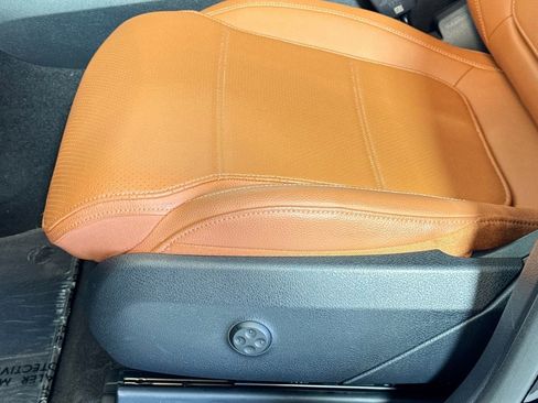 Used 2025 Mercedes-Benz GLC 300 4MATIC image 18