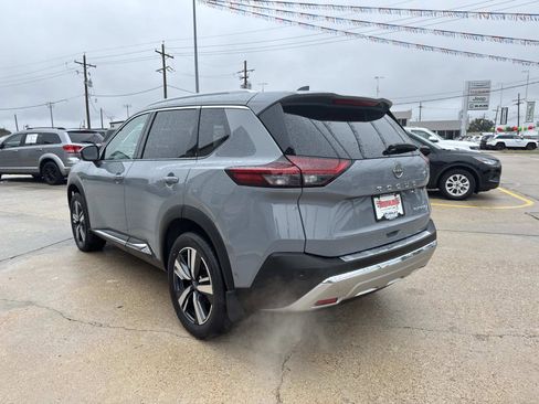 Used 2023 Nissan Rogue Platinum w/ Platinum Premium Package image 5