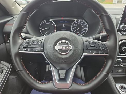 Used 2025 Nissan Sentra SR FWD image 15