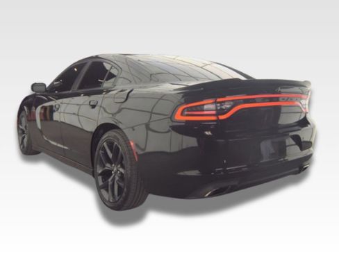 Used 2020 Dodge Charger SXT w/ Blacktop Package image 3