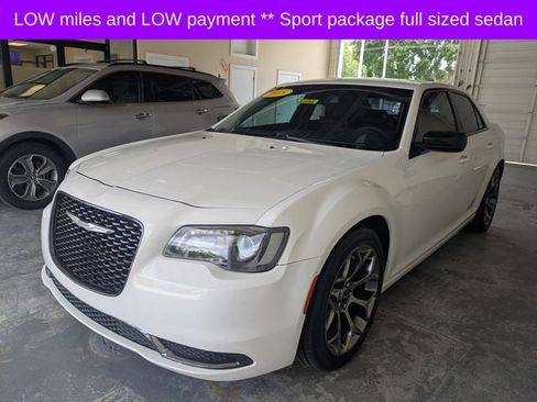 Used 2018 Chrysler 300 Touring w/ Sport Appearance Package RWD image 8
