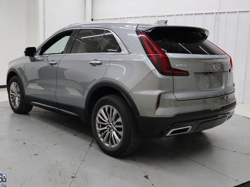 Used 2025 Cadillac XT4 Premium Luxury image 8
