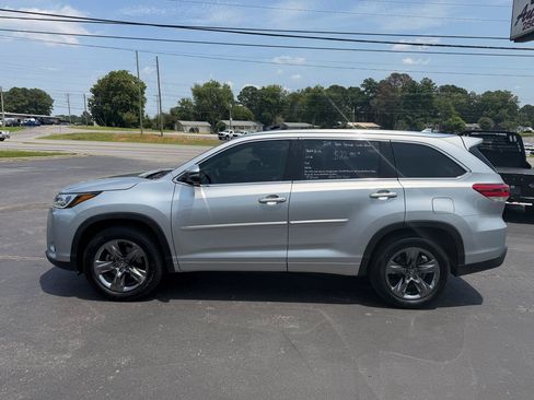 Used 2019 Toyota Highlander Limited Platinum FWD image 9