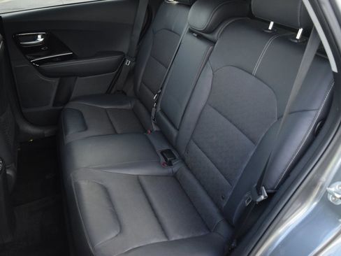 Used 2018 Kia Niro EX FWD image 8