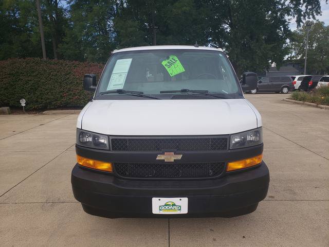 Used 2018 Chevrolet Express 2500 w/ Driver Convenience Package RWD image 2