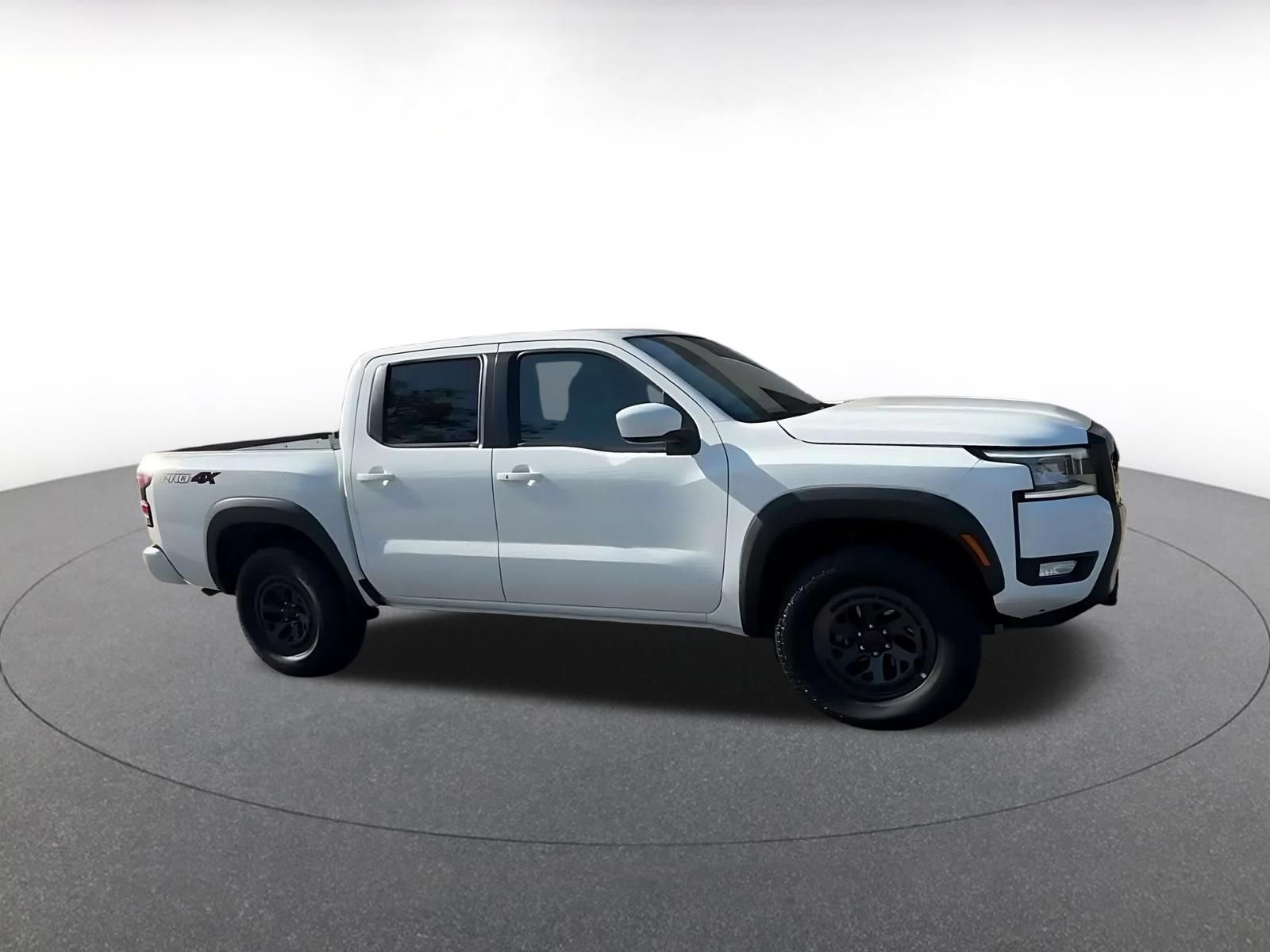 Used 2026 Nissan Frontier PRO-4X AWD/4WD image 2