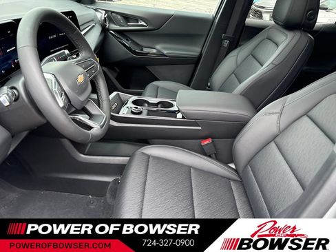 New 2026 Chevrolet Equinox LT w/ Convenience Package II AWD/4WD image 4