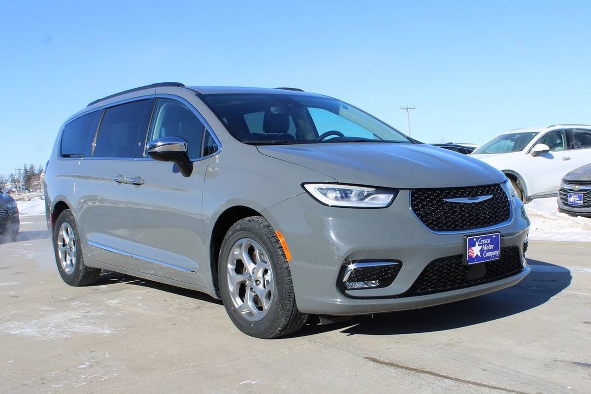 Used 2023 Chrysler Pacifica Limited FWD image 4