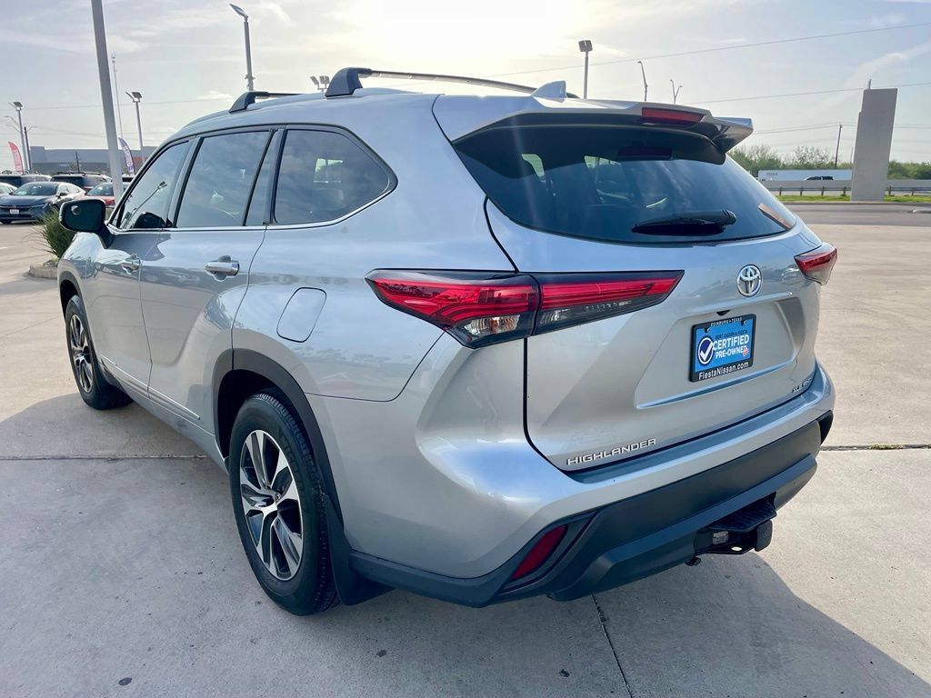 Used 2021 Toyota Highlander XLE AWD/4WD image 5