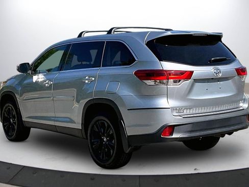 Used 2019 Toyota Highlander LE w/ Protection Package #3 AWD/4WD image 7