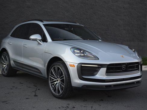 Certified 2026 Porsche Macan image 9