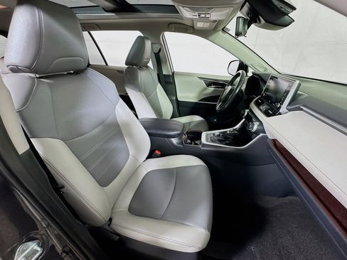Used 2019 Toyota RAV4 Limited AWD/4WD image 27