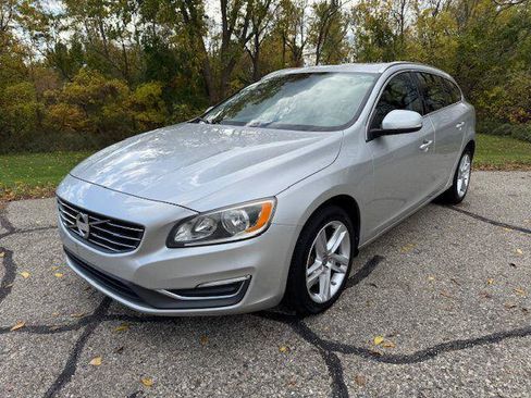 Used 2015 Volvo V60 T5 Premier Plus image 1