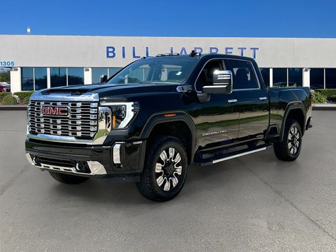 Used 2024 GMC Sierra 2500 Denali AWD/4WD image 3