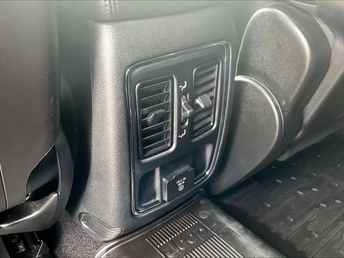 Used 2021 Jeep Grand Cherokee Laredo X image 39