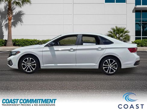 Used 2022 Volkswagen Jetta Sport FWD image 9