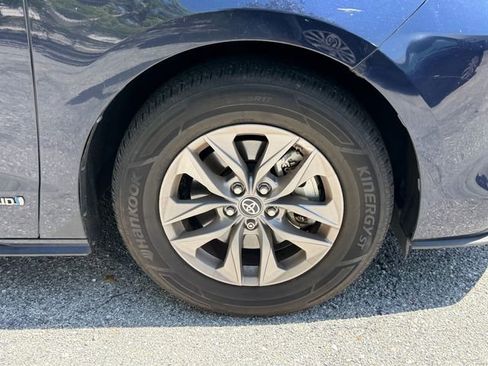 Used 2021 Toyota Sienna LE w/ LE Plus Package FWD image 11